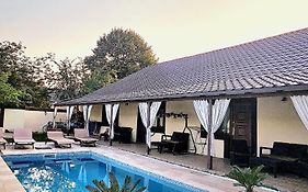 Yannis Guest House